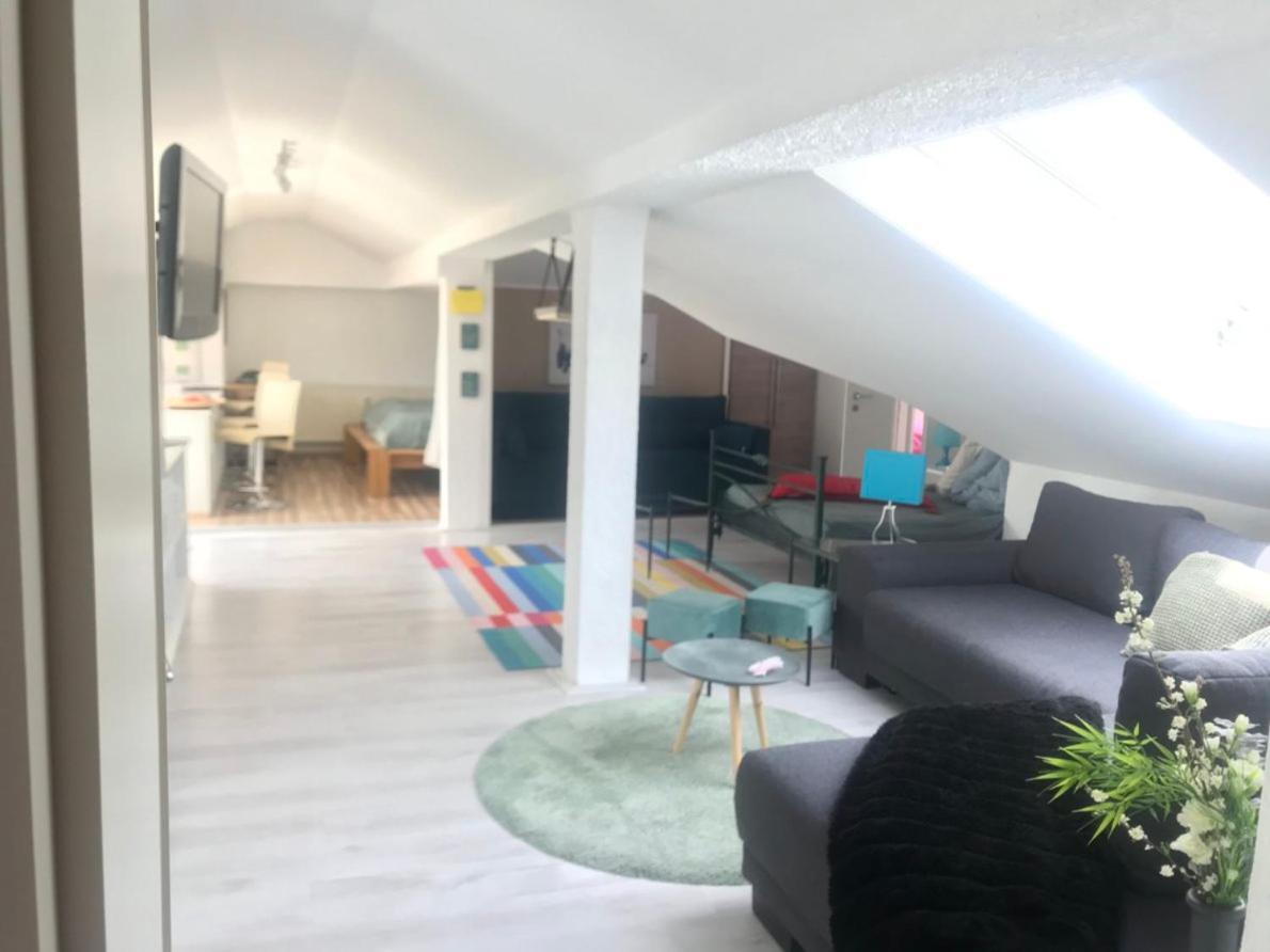 Ue Villa 4 Zimmer Хиршайд Екстериор снимка