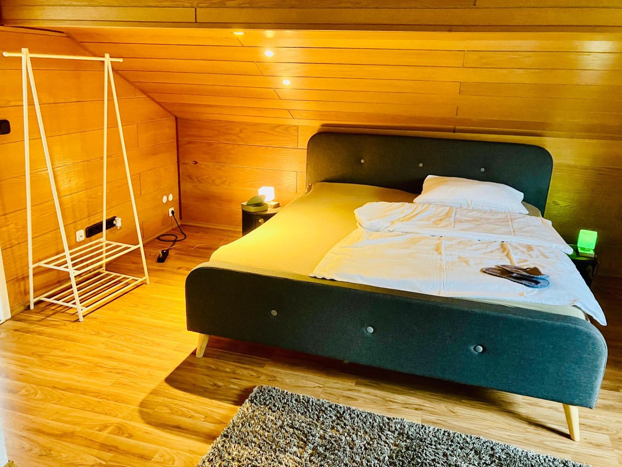 Ue Villa 4 Zimmer Хиршайд Екстериор снимка